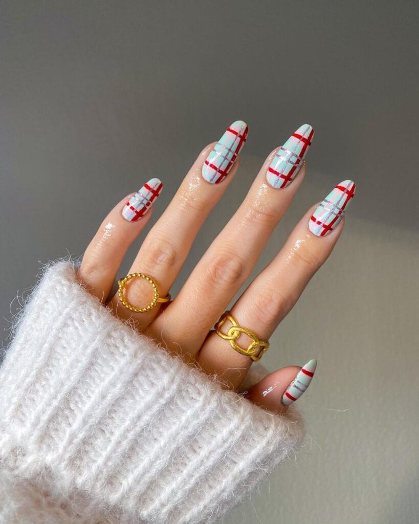 White Christmas Nails