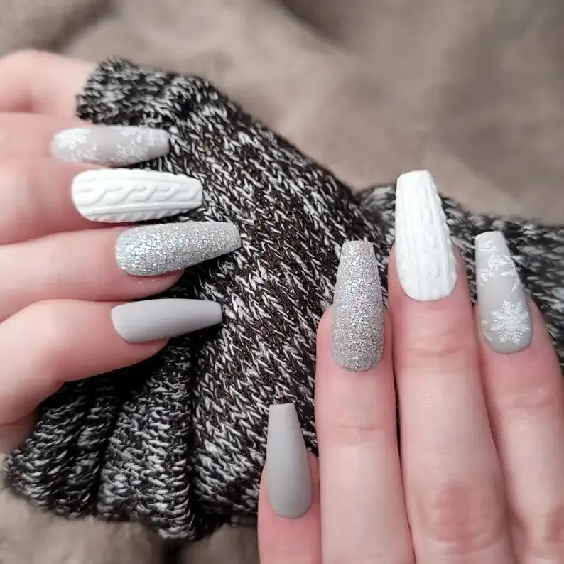 White Christmas Sweater Nails 