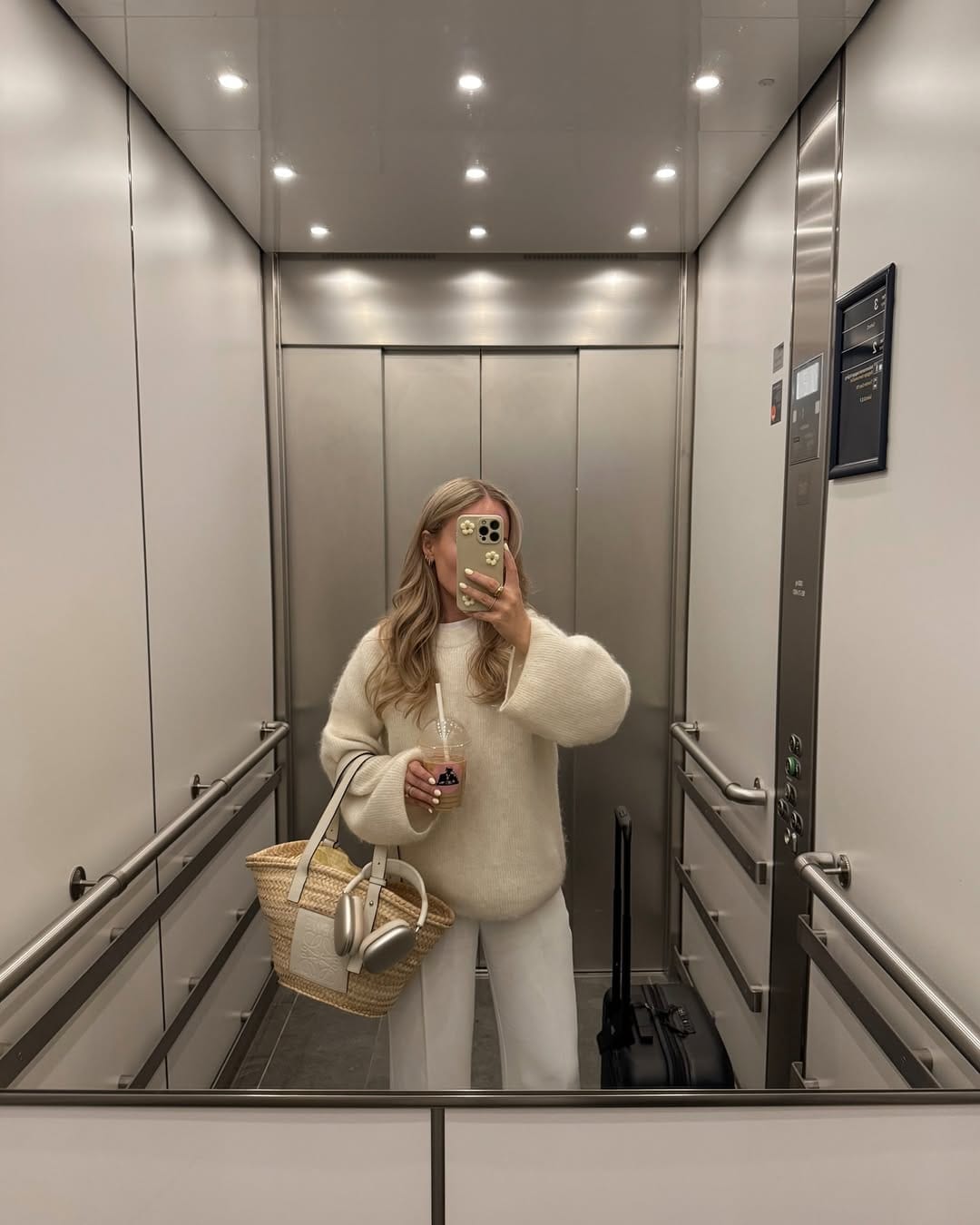 Mom Outfits Cream Sweater with White Pants