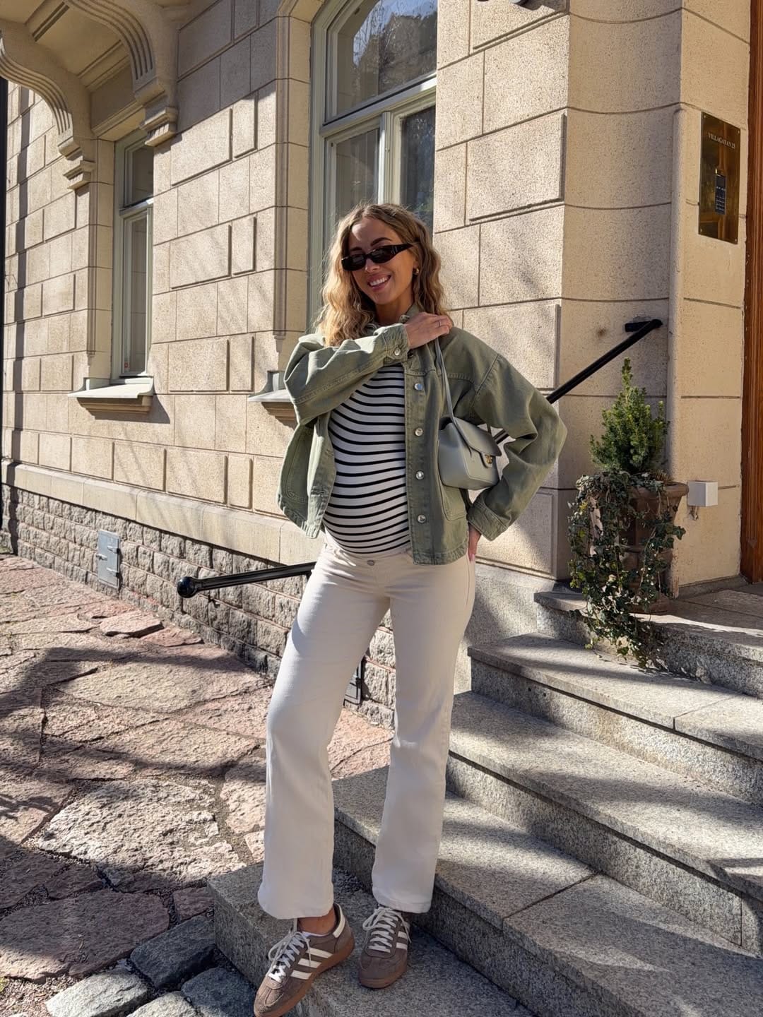 Mom Outfits Striped Top with White Pants