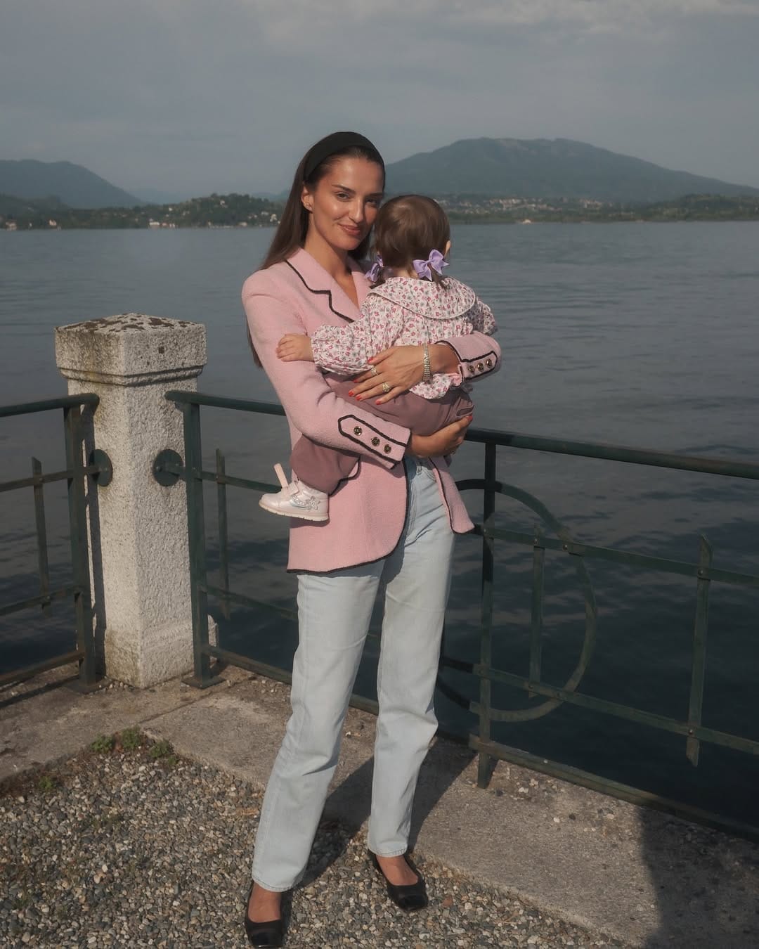 Mom Outfits Soft Pink Blazer with Light-Wash Straight Jeans