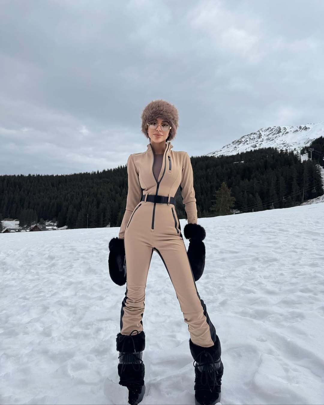 25 Stylish Ski Outfits for Women to Slay the Slopes in Style ...