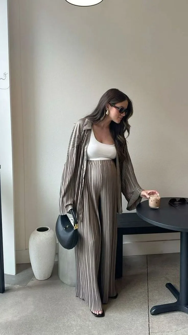 Spring Pregnancy Outfits Pleated Taupe Lounge Set