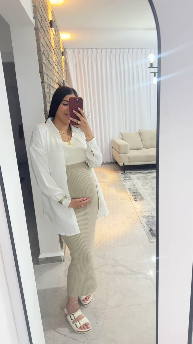 Spring Pregnancy Outfits Ribbed Knit Dress Shirt