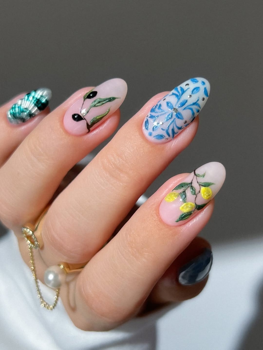 Mediterranean mix-and-match lemon nails with lemon branch details