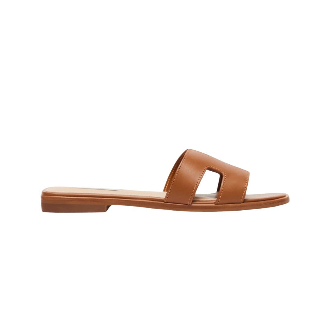 Trendy slide sandals with a casual summer outfit perfect for effortless everyday styling in 2026.