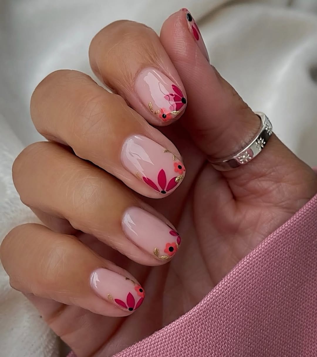Blush poppy corner nails with magenta florals and gold foil for a june nail design
