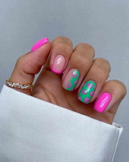 Hot pink and emerald green leopard print mix on short square nails summer nail idea