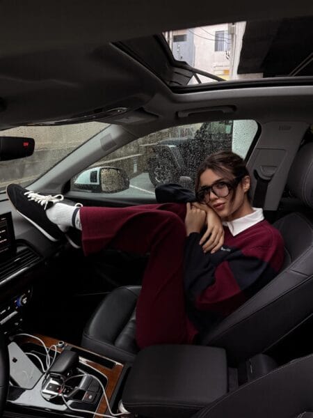 Burgundy and navy colour-block sweatshirt with wide-leg trousers, a casual burgundy autumn outfit