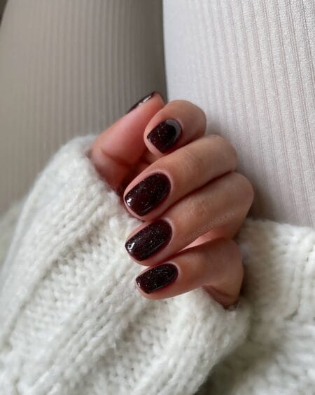 Black cherry glitter short nails for autumn