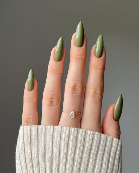 Olive green glossy stiletto nails for autumn