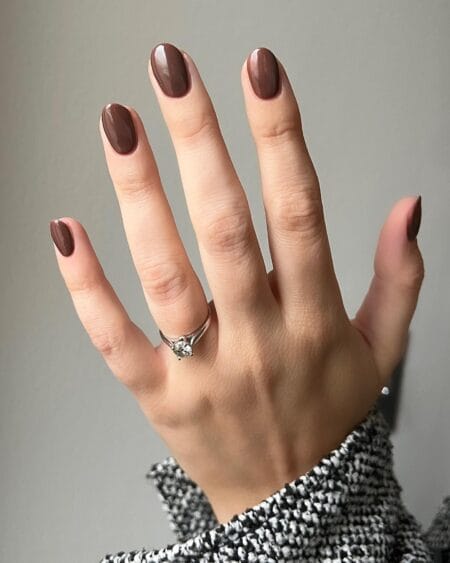 Chocolate brown short round nails for autumn