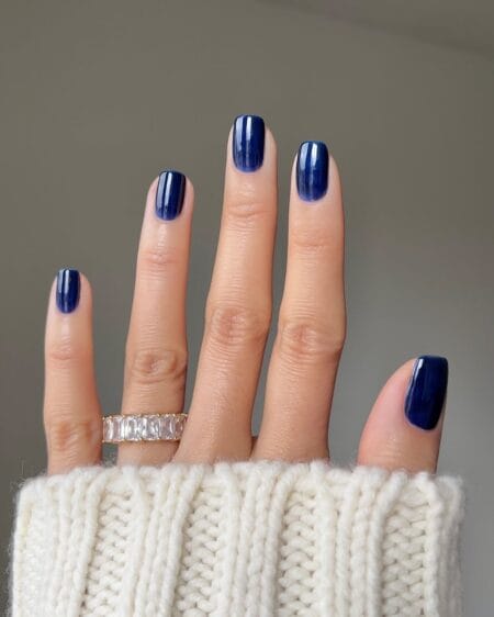 Classic navy blue glossy short square nails
