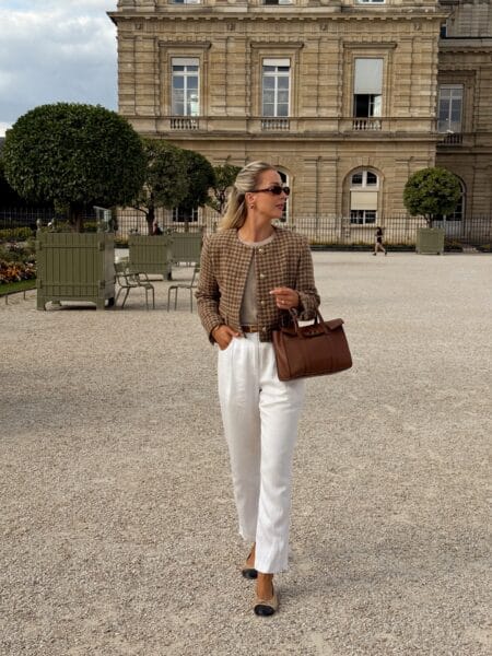 October outfit idea 2026 with brown houndstooth tweed jacket, taupe knit and white linen trousers in Paris