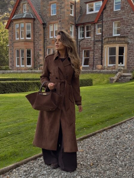Cosy autumn outfit with long brown suede trench coat and wide-leg trousers