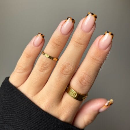 Tortoiseshell French tip nails in amber and espresso on a square natural base with gold rings
